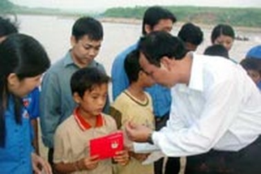 5 học sinh, sinh viên được tặng Huy hiệu tuổi trẻ dũng cảm 