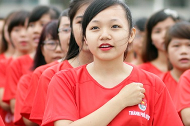 Nữ sinh Hà thành rạng rỡ tham gia tạo hình cờ Tổ quốc