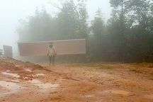 Gùi tôn, xà thép vượt dốc, leo đồi xây điểm trường Pà Khốm