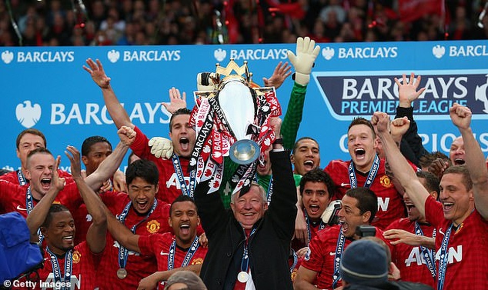 Evra tiết lộ Ferguson nghỉ hưu vì C.Ronaldo và Gareth Bale - 1 Evra tiết lộ Ferguson nghỉ hưu vì C.Ronaldo và Gareth Bale - 1