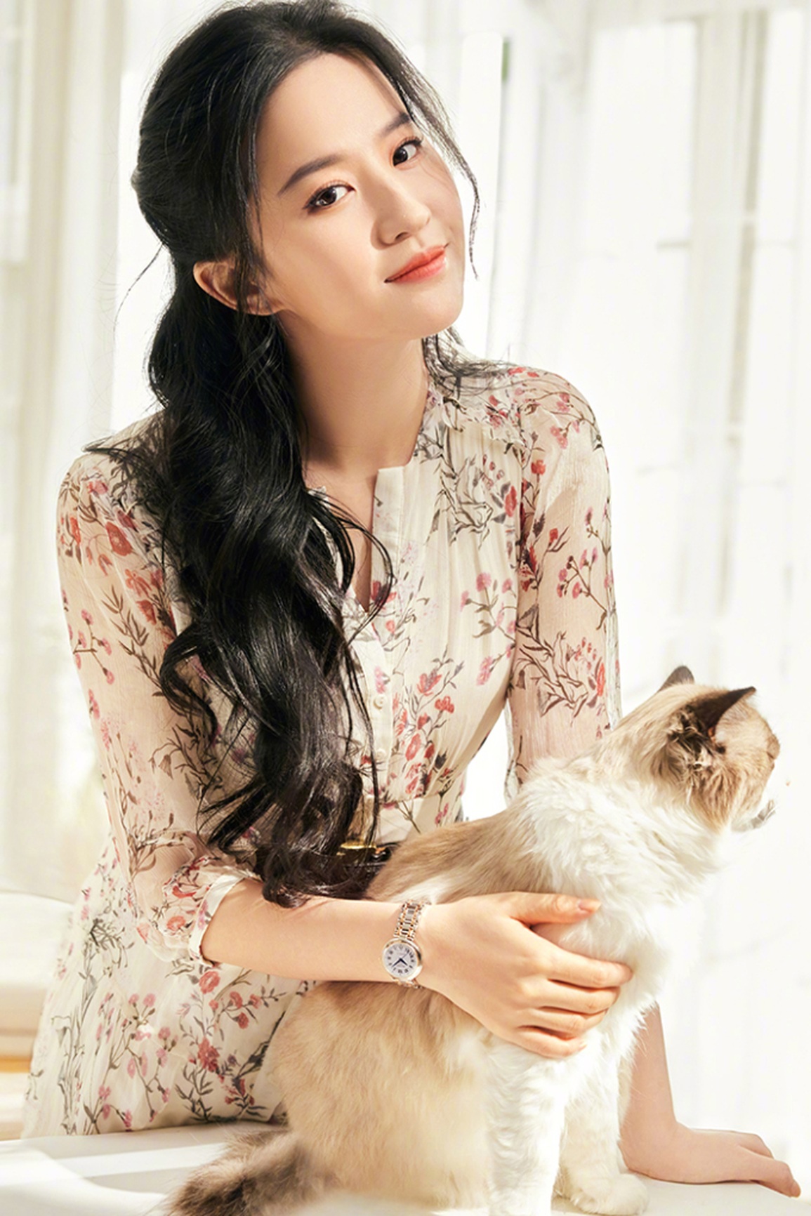 Lưu Diệc Phi: Tụt dốc vì bị cha nuôi tỷ phú bỏ rơi, bệnh tật hành hạ - 9 Lưu Diệc Phi: Tụt dốc vì bị cha nuôi tỷ phú bỏ rơi, bệnh tật hành hạ - 9
