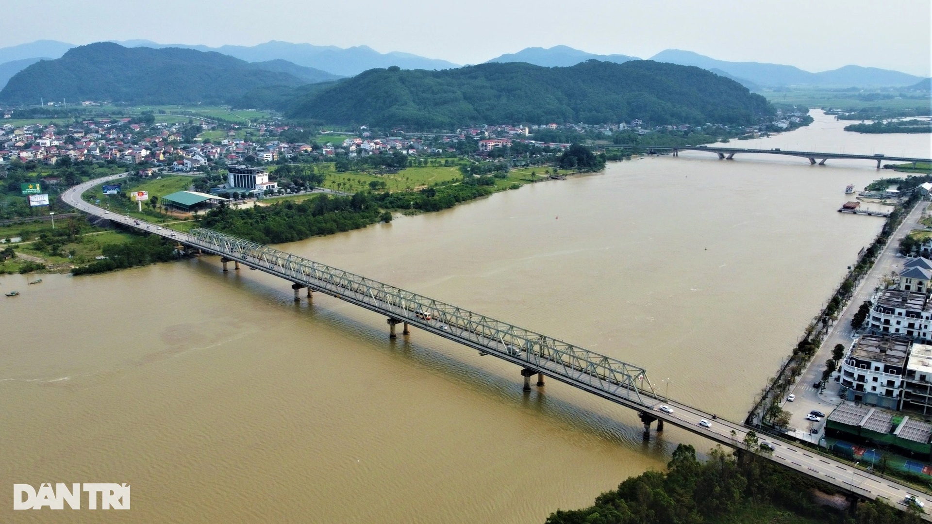 Cầu đường bộ vượt sông đầu tiên kết nối 2 tỉnh từng sáp nhập, chia tách - 1