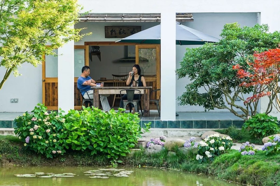 Chiêm ngưỡng nhà vườn đẹp như mơ của cặp vợ chồng bỏ phố, về quê - 2 Chiêm ngưỡng nhà vườn đẹp như mơ của cặp vợ chồng bỏ phố, về quê - 2