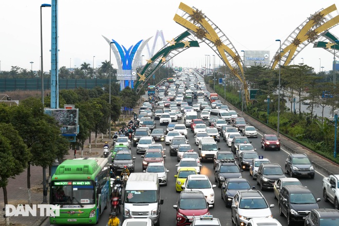 Hàng nghìn ôtô chôn chân tại cầu Nhật Tân ngày cuối kỳ nghỉ lễ - 7 Hàng nghìn ôtô chôn chân tại cầu Nhật Tân ngày cuối kỳ nghỉ lễ - 7