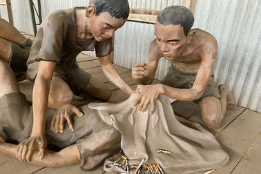 Hành vi phản cảm cần chấm dứt tại di tích Trại giam Phú Quốc