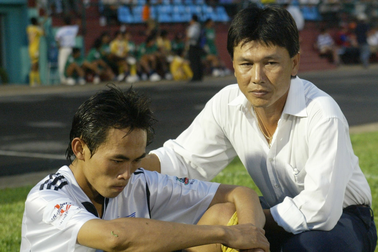 HLV Trần Công Minh: "Đời cầu thủ của tôi không kiếm tiền dễ như bây giờ"