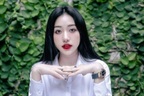 Á hậu Mỹ Duyên xin lỗi sau clip cầm gạch ném vào nhà dân ở trung tâm TPHCM