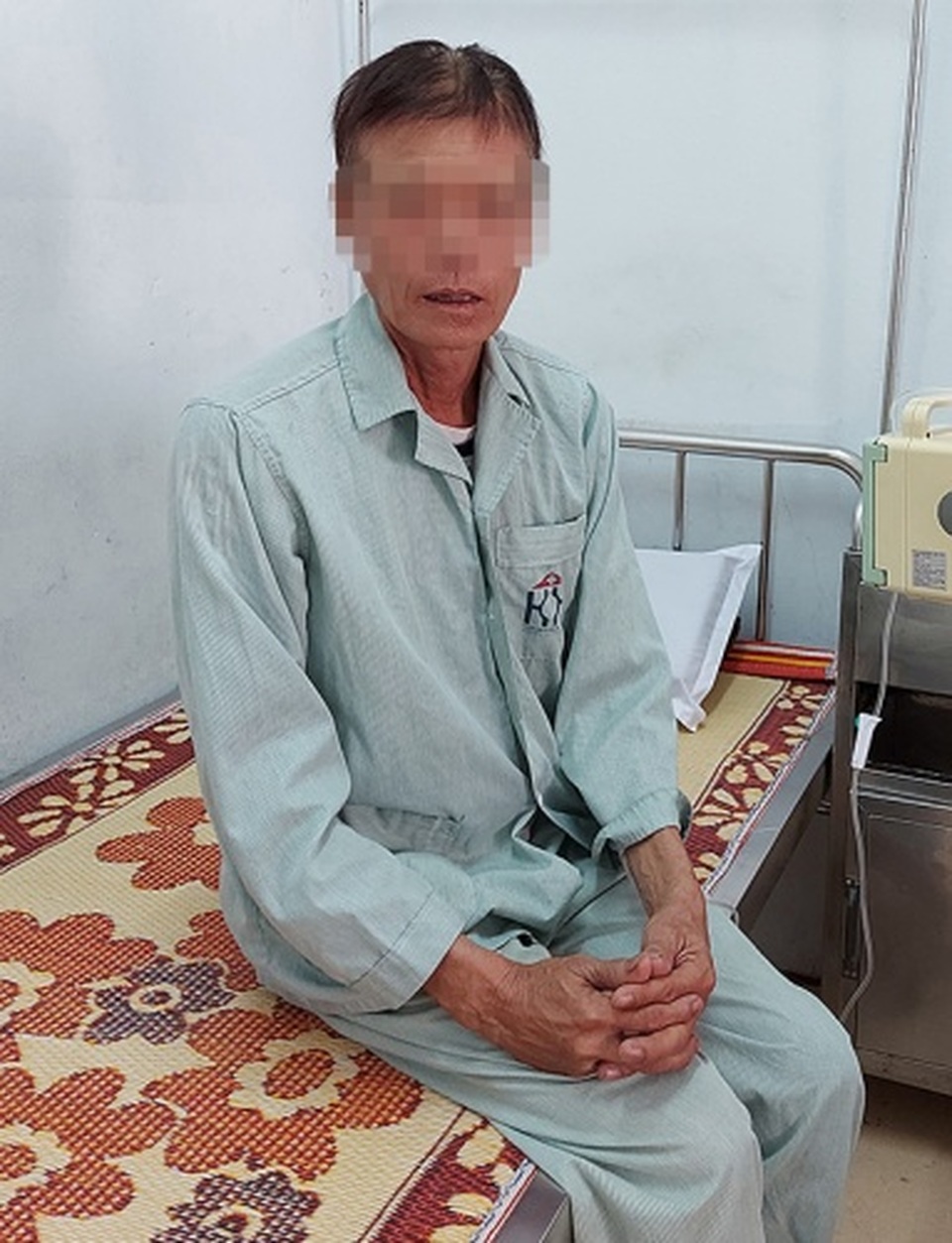 Người đàn ông bị ung thư di căn vì mải điều trị thuốc nam - 2 Người đàn ông bị ung thư di căn vì mải điều trị thuốc nam - 2