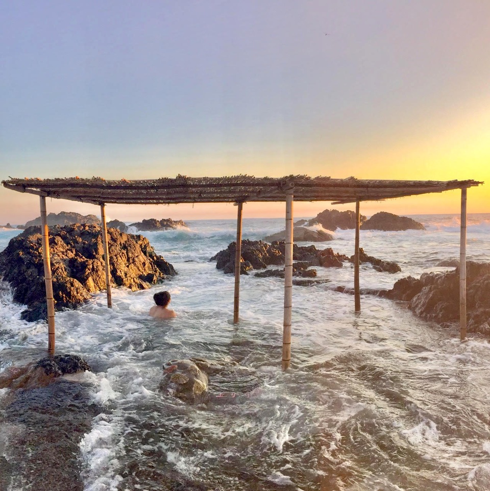 Tắm onsen ngắm hoàng hôn tại suối nước nóng trên biển siêu lãng mạn - 2 Tắm onsen ngắm hoàng hôn tại suối nước nóng trên biển siêu lãng mạn - 2