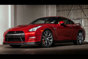 Nissan GT-R 2015 có giá từ 101.000 USD