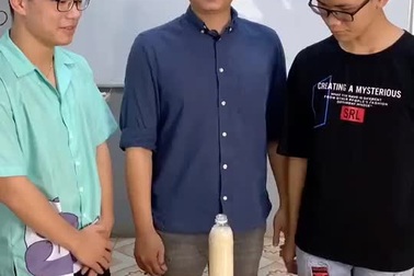 Video vừa giảng về lực ma sát vừa kèm thêm triết lý tình yêu của thầy Đức