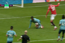 Tranh cãi gay gắt tình huống Man Utd bị xử ép, mất phạt đền khó hiểu