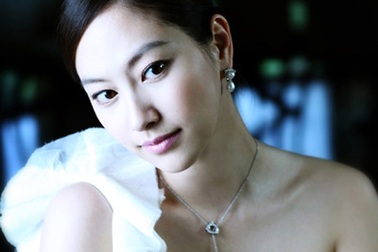 Shin Ae cưới hai lần một ngày