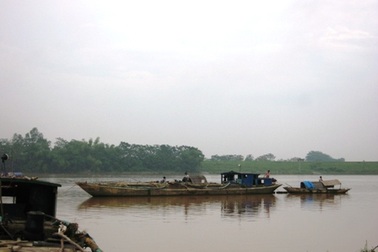 Một công an viên mất tích trên sông Mã