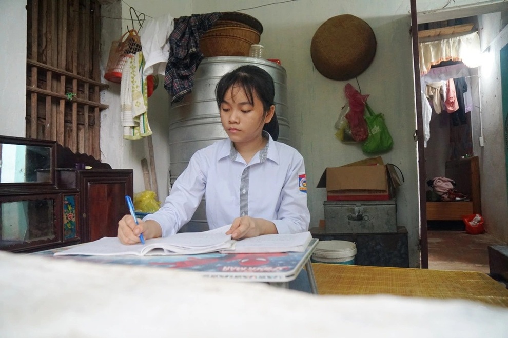 Cô gái có hoàn cảnh vô cùng éo le và ước mơ trở thành sinh viên kiểm toán - 1 Cô gái có hoàn cảnh vô cùng éo le và ước mơ trở thành sinh viên kiểm toán - 1