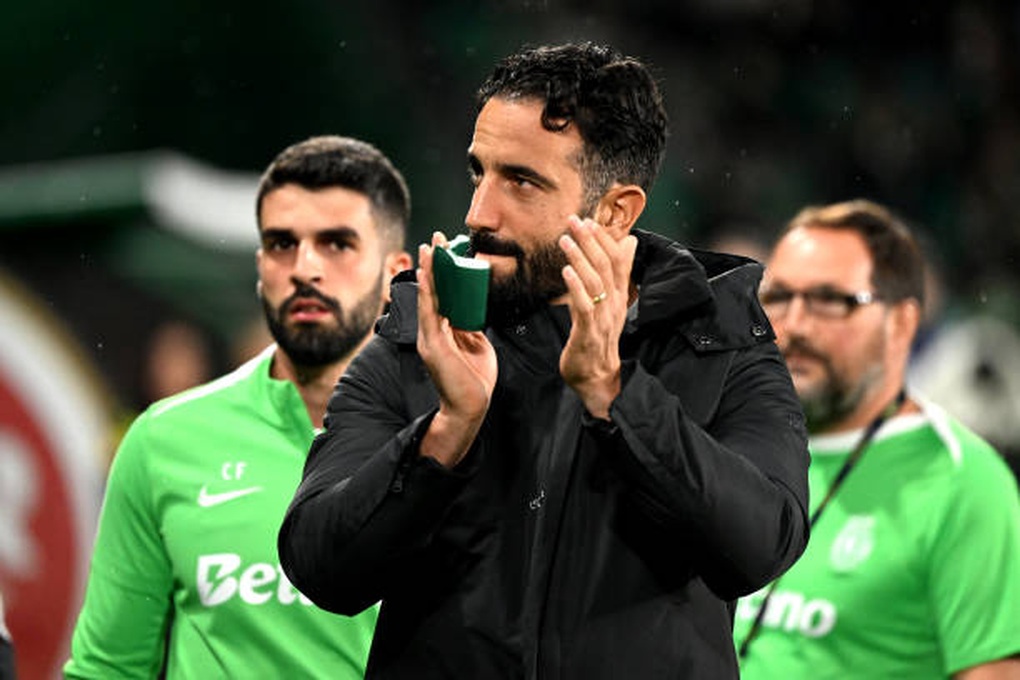 Thắng đậm Man City, HLV Amorim sẵn sàng cho thử thách tại Man Utd - 2 Thắng đậm Man City, HLV Amorim sẵn sàng cho thử thách tại Man Utd - 2