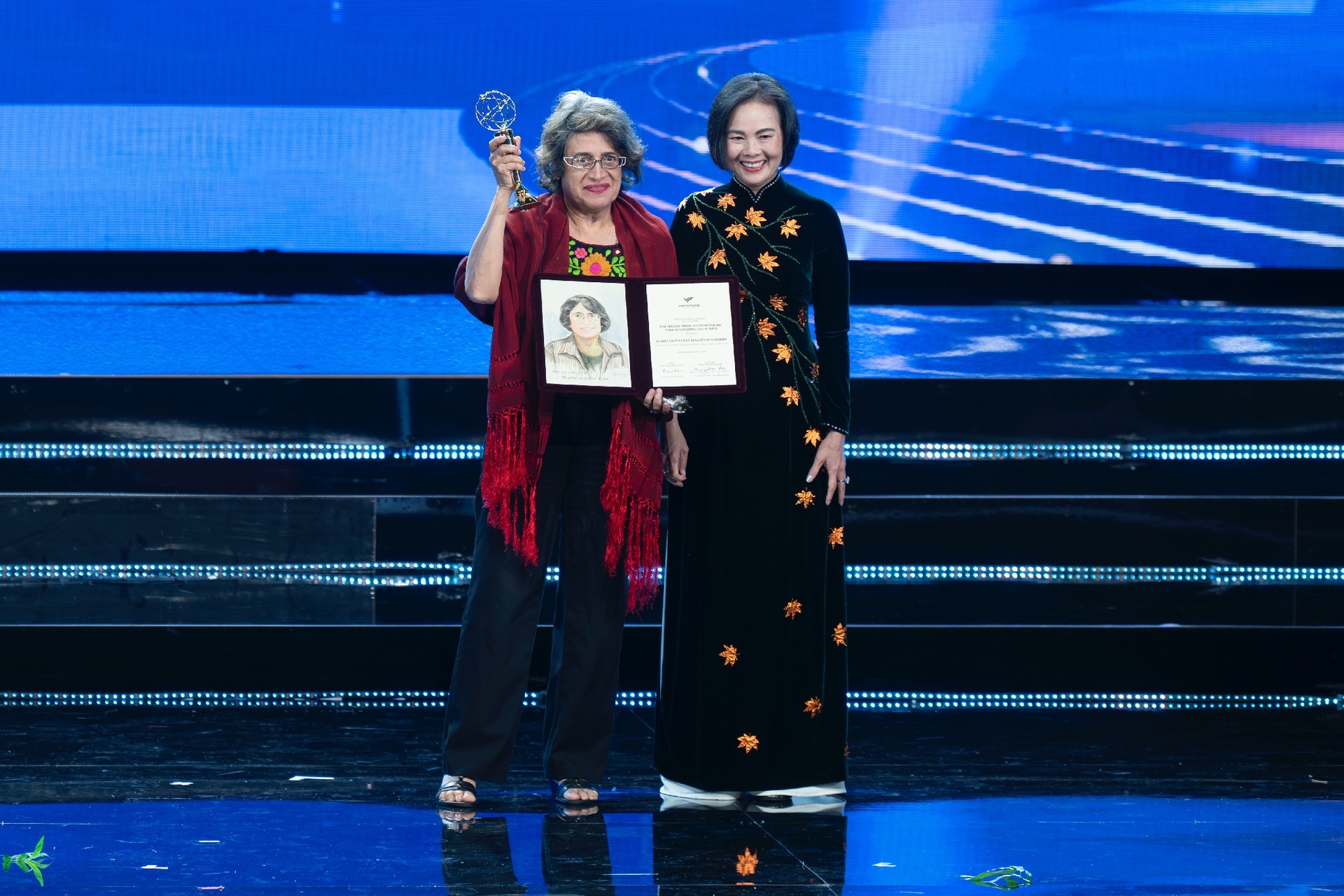 Toàn cảnh lễ trao giải VinFuture 2025 - 9