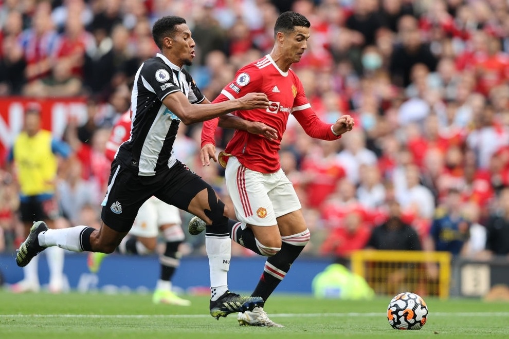 Man Utd 4-1 Newcastle: Ronaldo ra mắt hoàn hảo với cú đúp - 2 Man Utd 4-1 Newcastle: Ronaldo ra mắt hoàn hảo với cú đúp - 2