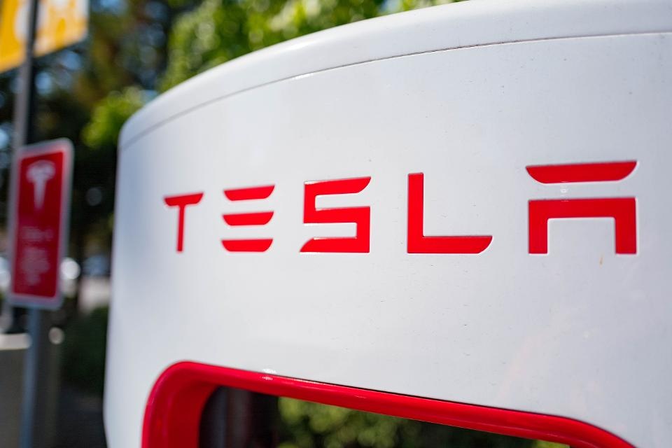 Tesla chỉ còn thua Toyota về giá trị doanh nghiệp - 1 Tesla chỉ còn thua Toyota về giá trị doanh nghiệp - 1