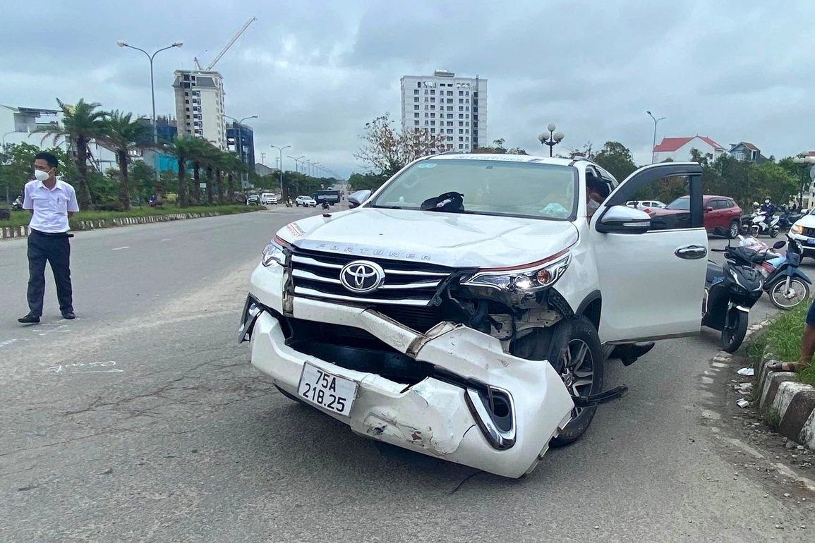 Đâm va với ô tô, 2 anh em thợ hồ thương vong trên đường đi làm - 2 Đâm va với ô tô, 2 anh em thợ hồ thương vong trên đường đi làm - 2