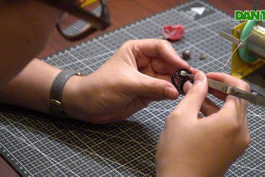 Tai nghe hơn 100 triệu đồng ra đời trong căn phòng 6m2 của chàng trai Gen Z