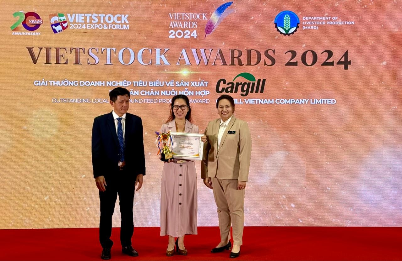 Cargill, Vietstock Fuarı 2024'te çifte ödül aldı - 1 Cargill nhận giải thưởng kép tại Triển lãm Vietstock 2024 - 1