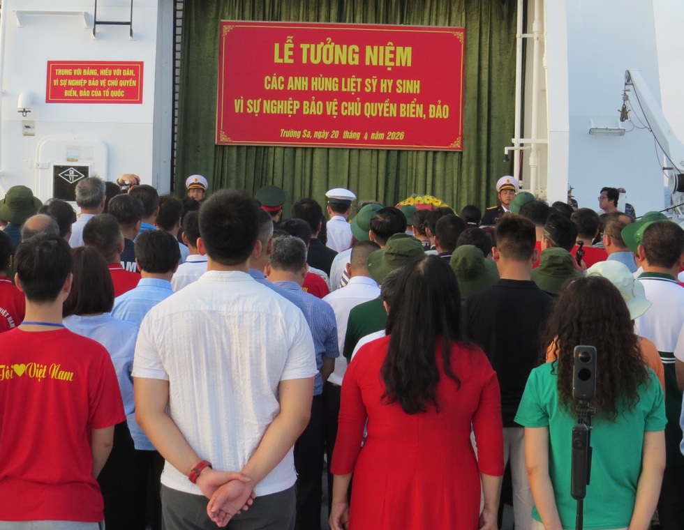 Tiếng nhạc Tiến quân ca giữa sóng Trường Sa và lời thề son sắt hòa vào Biển Đông - 12