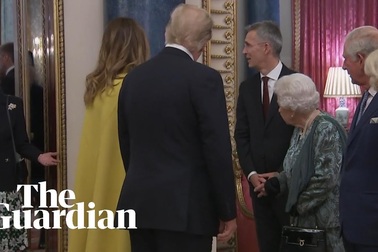 Hành động gây tranh cãi của công chúa Anh trong lễ đón tiếp ông Trump