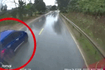 Tài xế phóng nhanh trên đường mưa trơn trượt và cái kết được báo trước