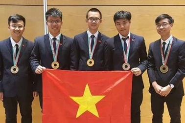 Thủ khoa Chuyên Lam Sơn giành “cú đúp” huy chương Vàng Olympic Vật lý khu vực và quốc tế