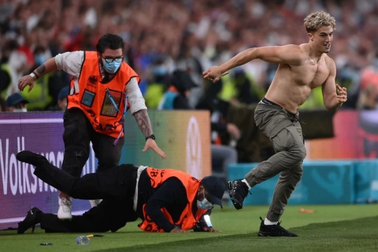 Cổ động viên Anh hối lộ bảo vệ, làm loạn ở trận chung kết Euro 2020