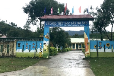 Một hiệu trưởng bị cách chức vì "ngâm" tiền hỗ trợ học sinh bán trú