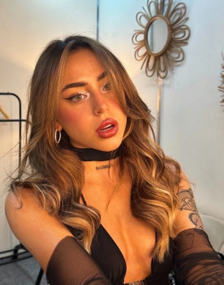 4 bóng hồng rơi vào vòng xoáy tình ái ồn ào của thần đồng bóng đá Yamal - 4