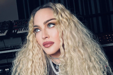 Madonna phải xin lỗi vì mắng fan ngồi xe lăn... không chịu nhảy