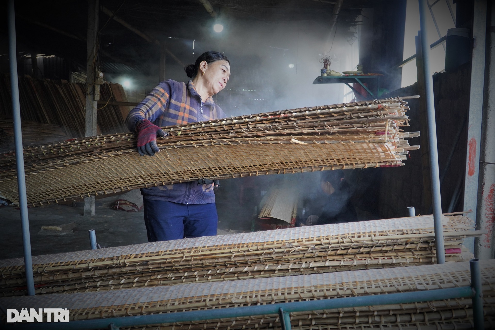 Cả làng tất bật đêm ngày làm hàng vạn chiếc bánh phục vụ Tết - 6 Cả làng tất bật đêm ngày làm hàng vạn chiếc bánh phục vụ Tết - 6