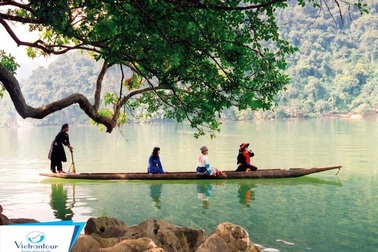 Du ngoạn hồ nước ngọt tự nhiên đẹp nhất thế giới cùng Vietrantour