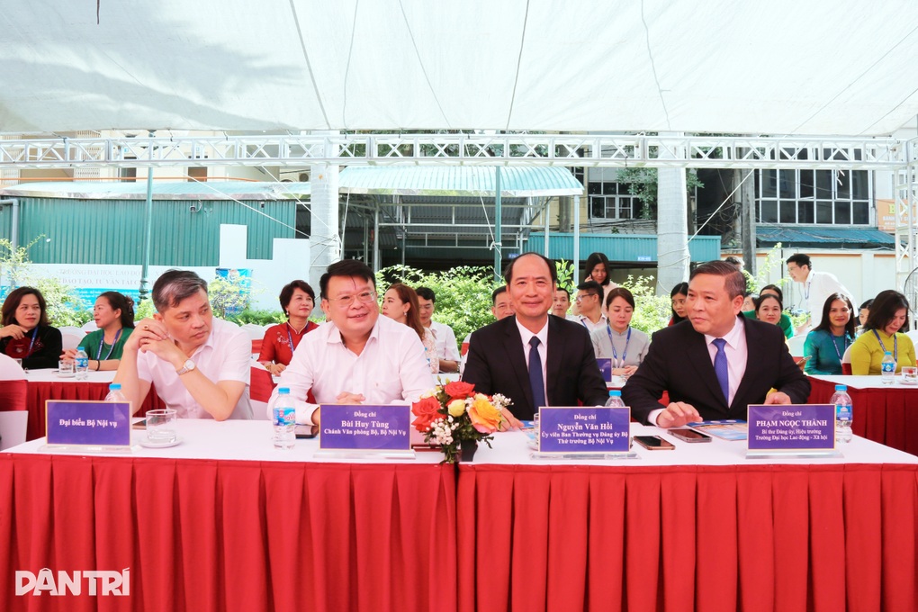 Hoạt động khoa học cần gắn với thực tiễn quản lý nhà nước - 2