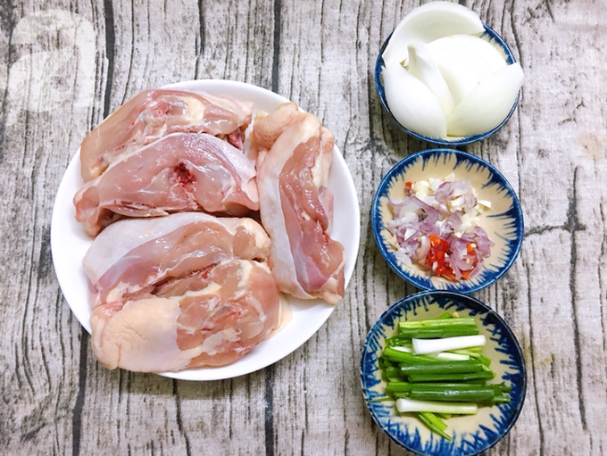 Gà rim mắm nhĩ mềm ngon đậm đà, ăn với cơm là số 1! - Ảnh 2. Gà rim mắm nhĩ mềm ngon đậm đà, ăn với cơm là số 1! - Ảnh 2.