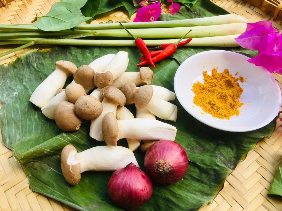 Nấm đùi gà xào sả ớt cực ngon - 2 Nấm đùi gà xào sả ớt cực ngon - 2