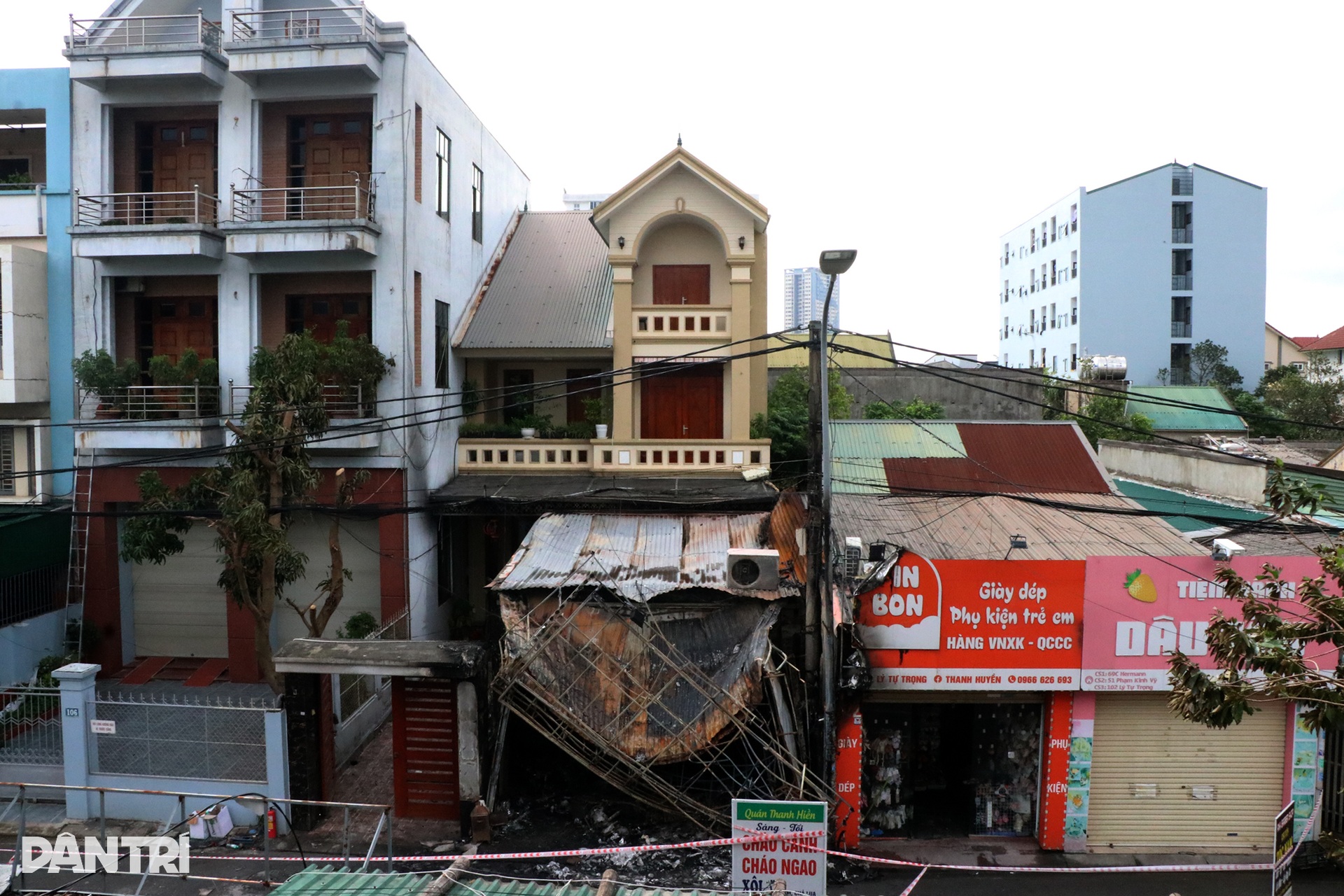 Cháy cửa hàng quần áo: 3 tiếng nổ vang lên, người vợ khản cổ kêu cứu chồng - 2