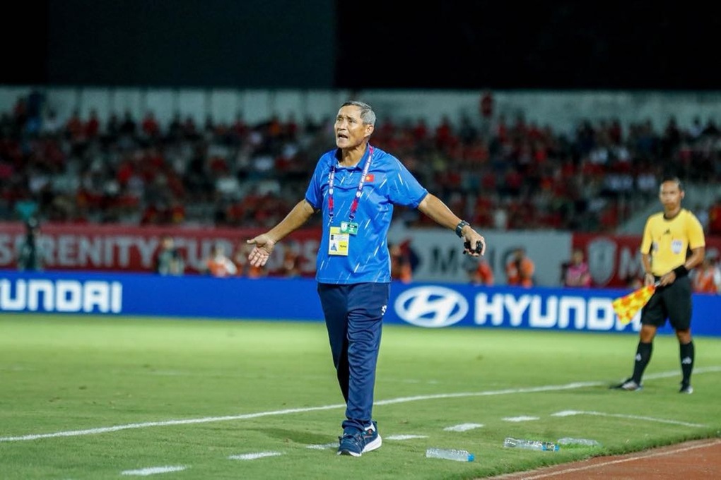 Đội tuyển nữ Việt Nam 1-0 Thái Lan (hiệp 1): Bàn thắng Hải Yến - 1 Đội tuyển nữ Việt Nam 1-0 Thái Lan (hiệp 1): Bàn thắng Hải Yến - 1