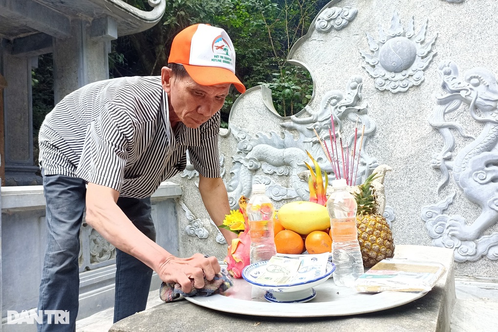 Người đàn ông 40 năm trông coi mộ vua không công - 1 Người đàn ông 40 năm trông coi mộ vua không công - 1