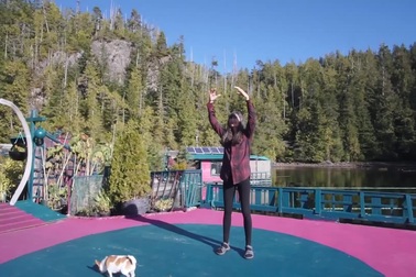 Vợ chồng dành gần 30 năm xây "ốc đảo" đẹp như cổ tích, sống tự cung tự cấp