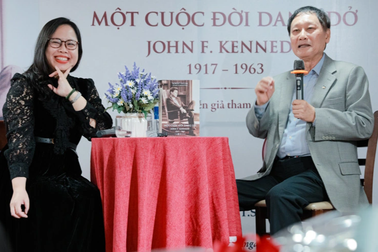 Ra mắt sách hé lộ nhiều bí mật đời tư của Tổng thống trẻ tuổi nhất Hoa Kỳ