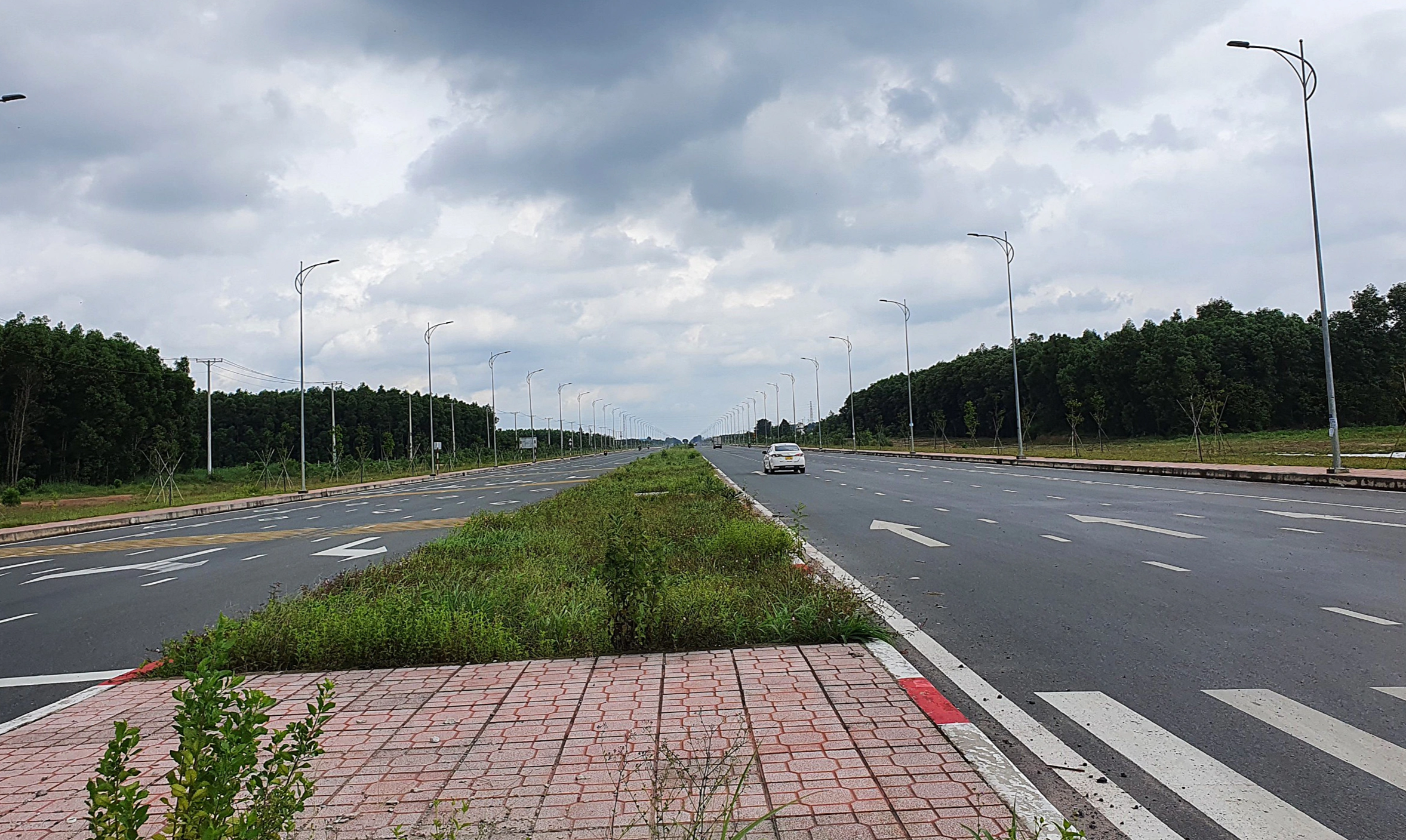 Bài 3: Long Tân City - thành phố… bánh vẽ - 1 Bài 3: Long Tân City - thành phố… bánh vẽ - 1