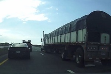 Tai nạn kinh hoàng vì vượt ẩu trên đường