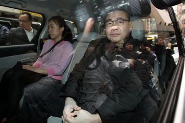 Tập đoàn của tỷ phú hậu thuẫn Evergrande cũng lao đao