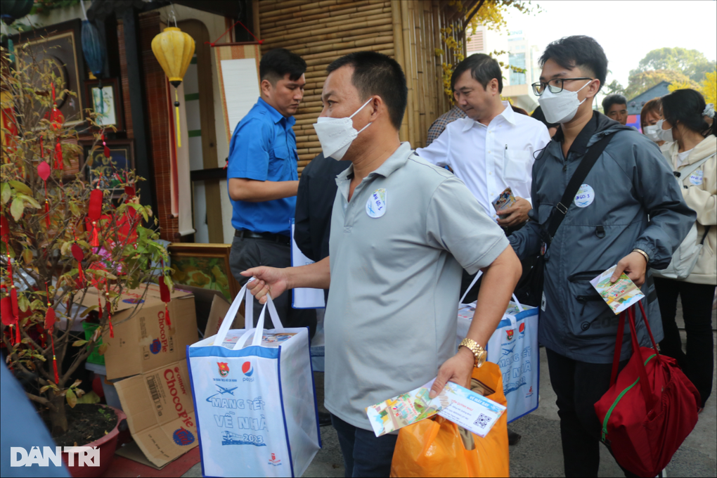 Chuyến về quê ăn Tết trị giá 20 triệu đồng đầy nước mắt của công nhân - 2 Chuyến về quê ăn Tết trị giá 20 triệu đồng đầy nước mắt của công nhân - 2