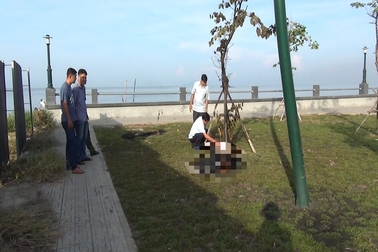 Người đàn ông tự thiêu trong công viên