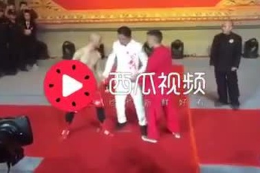 Sư phụ Đinh Hạo chính là người bị võ sĩ quyền anh 1 tay đánh bại